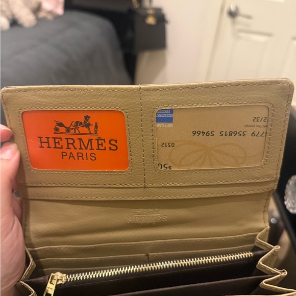 H wallet Elegant Tan Women's Wallet - Picture 3 of 4